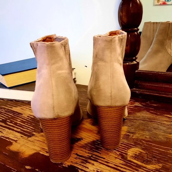 Boot - Picture 3 of 16